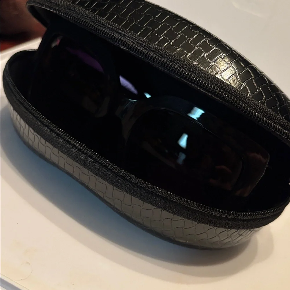 Sunglasses Oscar de la Renta NWT w/Generic Case - Picture 9 of 9